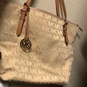 Michale Kors Signature East West Top Zip Tote